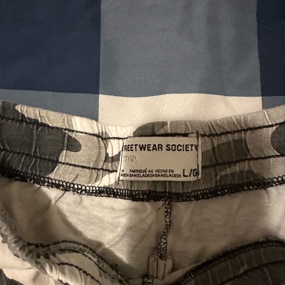 Camo shorts - Picture 2 of 2